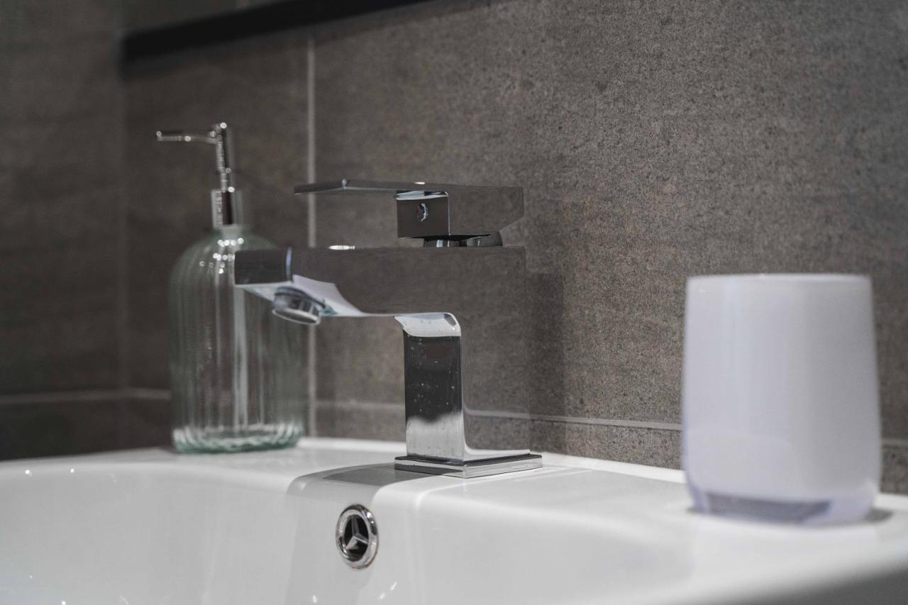 Modern Apartment - City Centre - Free Wi-Fi - New シェフィールド エクステリア 写真